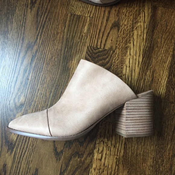 report tisha block heel mule